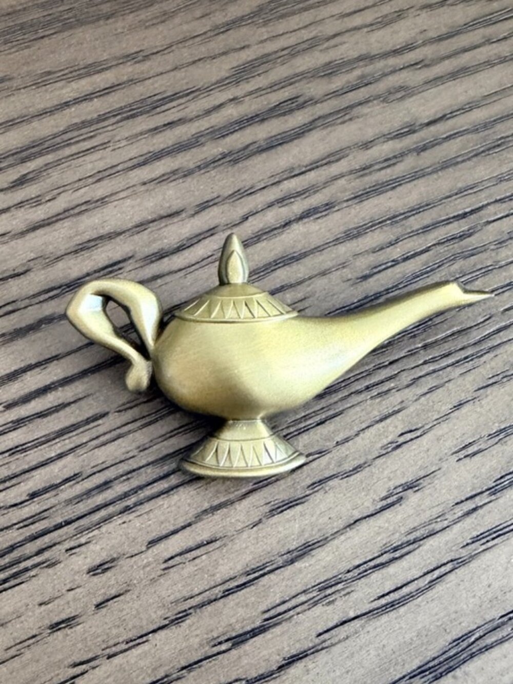 2024 D23 Gold Member Exclusive Pin – Magic Lamp Design, Excellent Condition